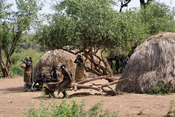 Mosaïque ethnique de la vallée de l'Omo et montagnes du Bale